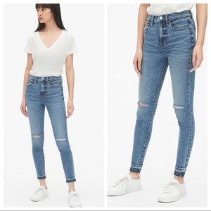 Gap 1969 32R Skinny Jeans with Distressed Hem